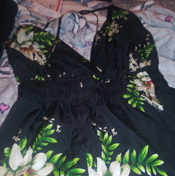 Romper - Picture 2 of 4